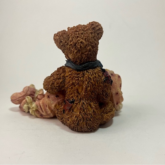 Boyds’ Collection Resin Figurine. #3527, Shelby….Asleep in Teddy’s Arms. - Picture 2 of 6